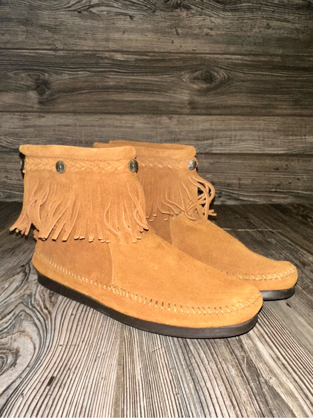New Minnetonka Fringe Suede Moccasin Boots Tan Zipper Boho Festival Size 9